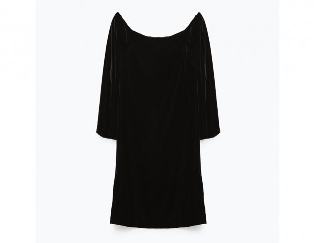 Ampio e morbido in velluto, con scollo a barchetta