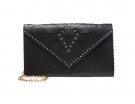 In pelle morbida con micro borchie dorate
