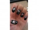 Glitter e fuochi d’artificio per la manicure