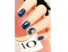 Accent manicure in blu
