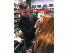 Sergio Albergo, make up artist Shiseido, alla postazione trucco della serata