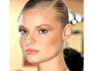Trucco luminoso sui toni del bronzo e dell’oro
