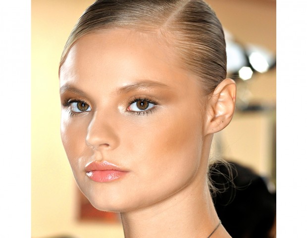 Trucco luminoso sui toni del bronzo e dell’oro