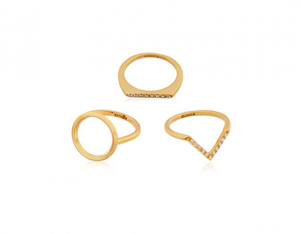 Set di anelli dorati con forme design