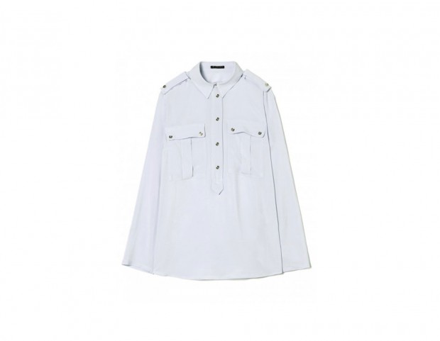 Azzurro “Serenity”, con dettagli “military”