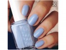 Unghie Serenity con smalto Essie