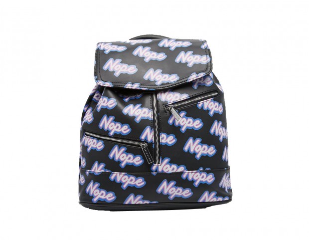 In ecopelle con logo “Nope”