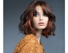 Hair contouring rosso per dinamizzare e creare volume
