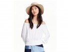Blusa in cotone “off-shoulder”