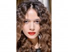 Capelli lunghi con riga centrale