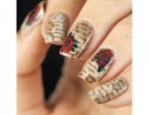 Rose rosse per la manicure effetto antico