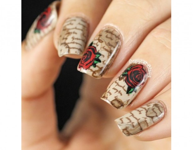 Rose rosse per la manicure effetto antico