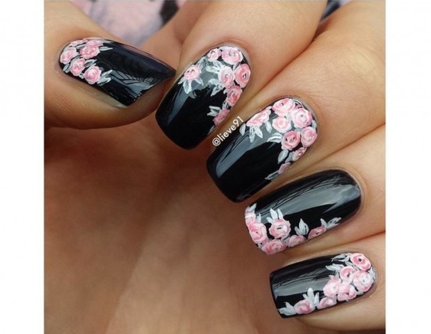 Delicate rose su base nera