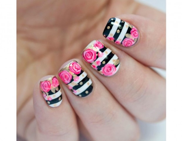 Manicure con righe e rose