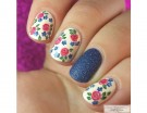 Accent manicure con rose