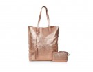 in pelle metallizzata, con pochette