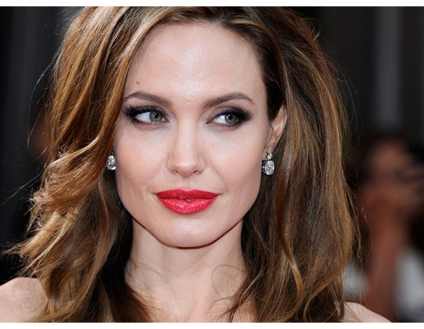 Smokey eyes nero fatale per Angelina