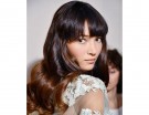 Capelli lunghi, scalati e con frangia