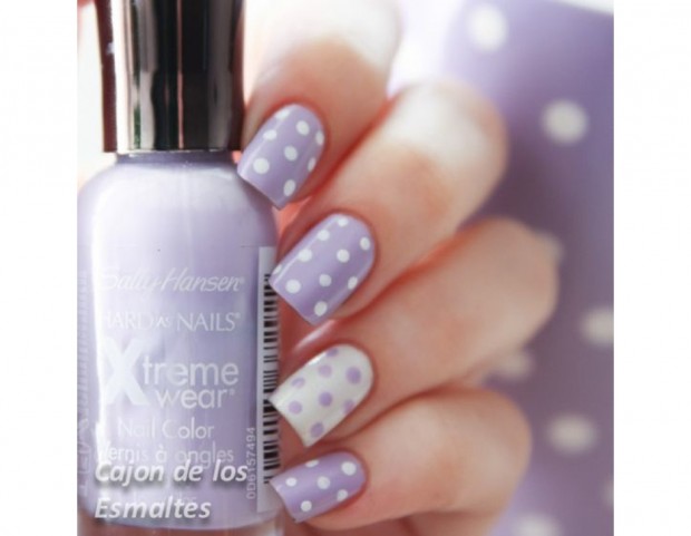 Nail art lilla con pois