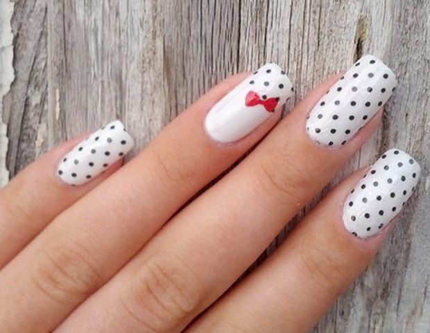 Pois e fiocchetto per la manicure