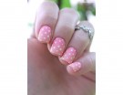 Gradient manicure con pois
