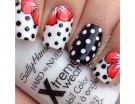 Fiori e pois per la manicure