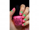 Colori neon per la manicure con fragole