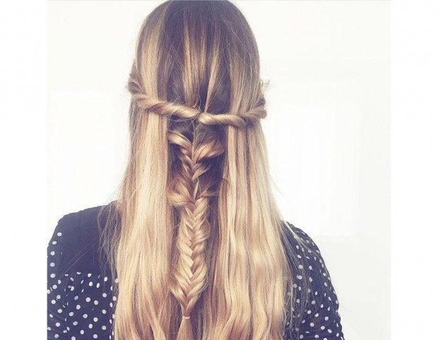 Capelli semi-raccolti con treccia a spina