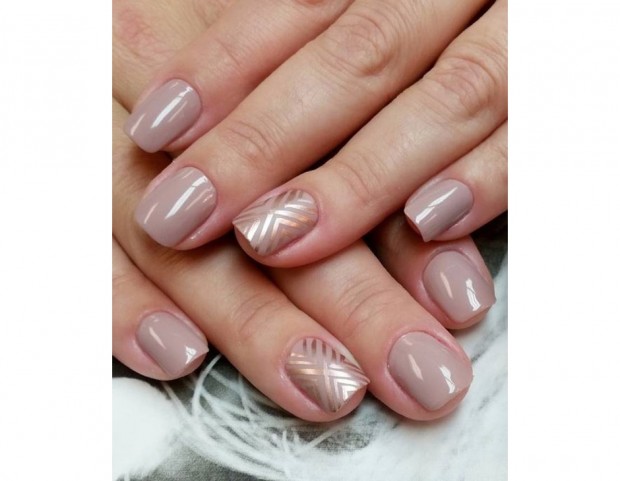 Accent manicure con effetto luce