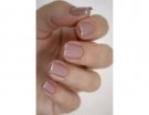 French manicure nude con dettagli luminosi