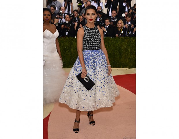 Adriana Lima in Giambattista Valli Couture