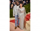 Kanye West e Kim Kardashian (in Balmain)