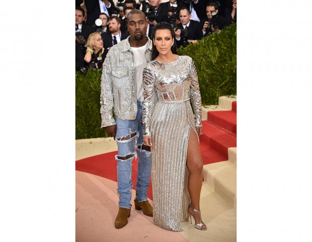 Kanye West e Kim Kardashian (in Balmain)