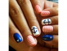 Blu, bianco e rosa per una nail art giocosa