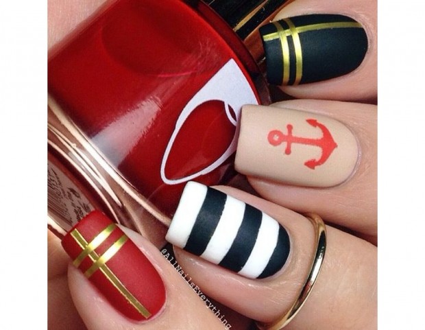 Rosso, nero, bianco e oro per la nail art