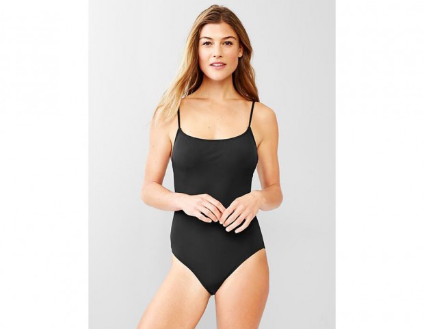 Con profondo scollo sulla schiena Con profondo scollo sulla schiena