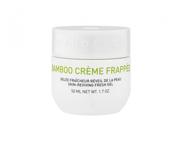 Come una cascata di acqua gelata, Bamboo Crème Frappée dona alla pelle una sferzata di freschezza immediata