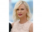 Charlize ha schiarito di qualche tono i suoi capelli biondo grano