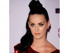 Top knot con ciocche sciolte