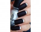 Ruffian manicure con smalto blu notte opaco e argento