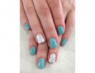 Accent manicure con dettagli incrociati color argento