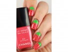 Smalto succoso e nail art fragola (Pinterest)