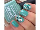 Delicati fiori su smalto ruchese (Pinterest)