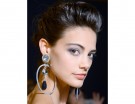 Acconciatura raccolta in stile rockabilly