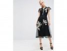 Abito in tulle ricamato