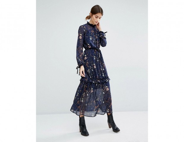 Abito a balze con rouches sullo scollo Abito a balze con rouches sullo scollo