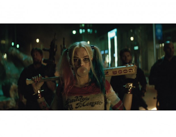 Margot Robbie è Harley Quinn, una dei folli della Suicide Squad