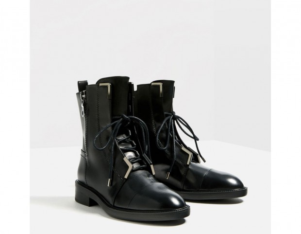 Stivaletto con stringhe