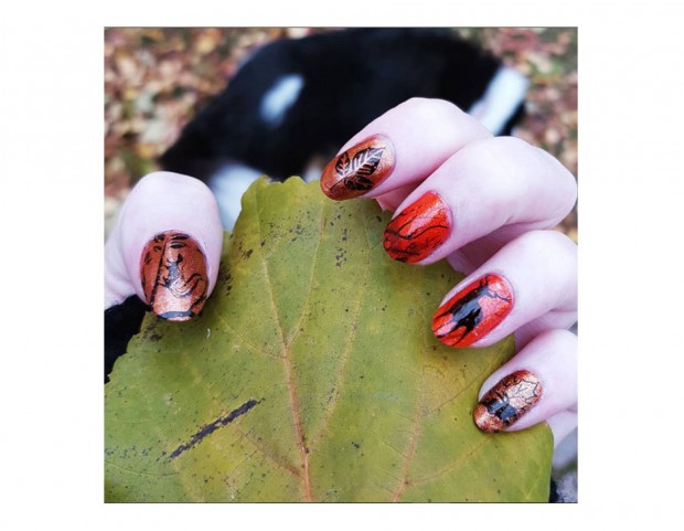 Colori caldi, base shimmer e stencil. Photo credits: @adventures_of_the_candymonster Instagram