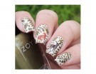 Tutti gli elementi del bosco in un design stilizzato. Photo credits: @murka_vk_nails Instagram